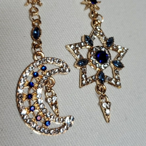 Asymmetrical Moon and Star Earrings - Picture 5 of 8